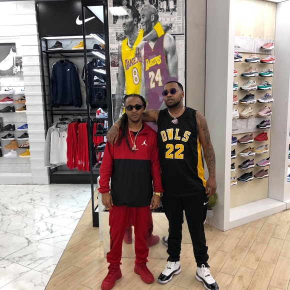 Meet your Posher, Mike - Picture 2 of 2